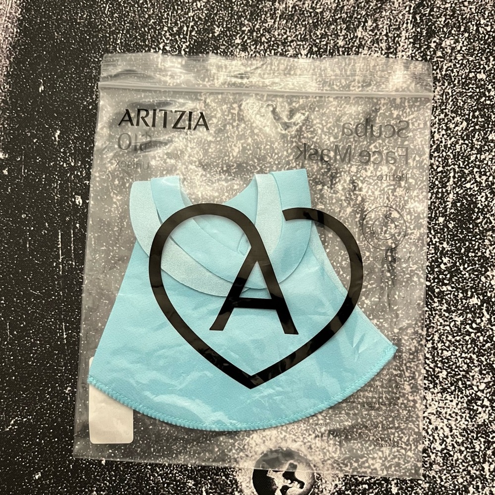 NEW Aritzia Mask